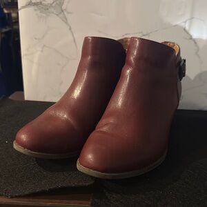 Vionic Red Ankle Boots with Smooth Leather and Low Chunky Heel